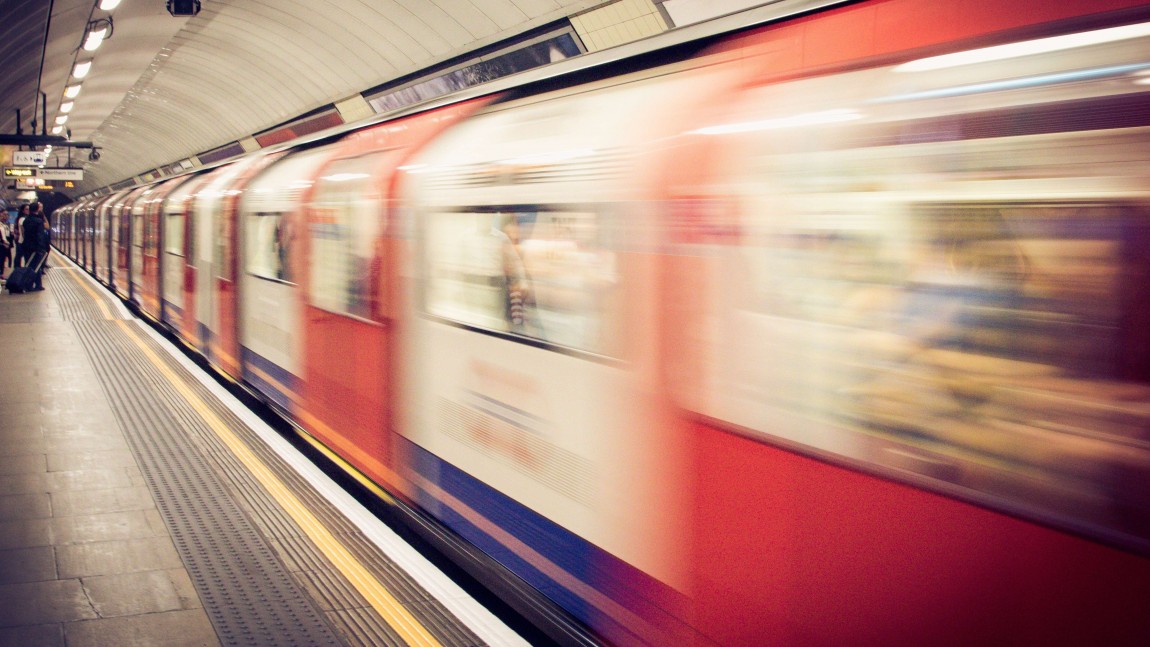 LEGALE – Schiacciato dalle porte della metro: chi ne risponde?